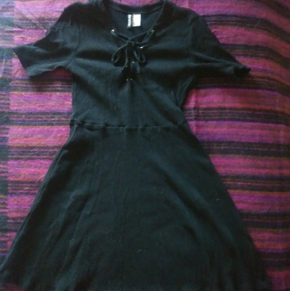 H&M Lace-Up Front Dress - Picture 2 of 4